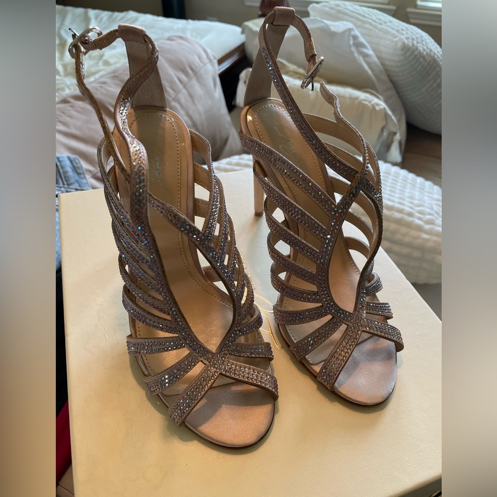Like New! Imagine by Vince Camuto Blush Crystal Heels